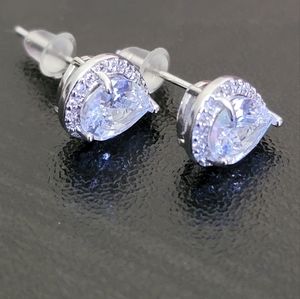 Sparkling stud earrings